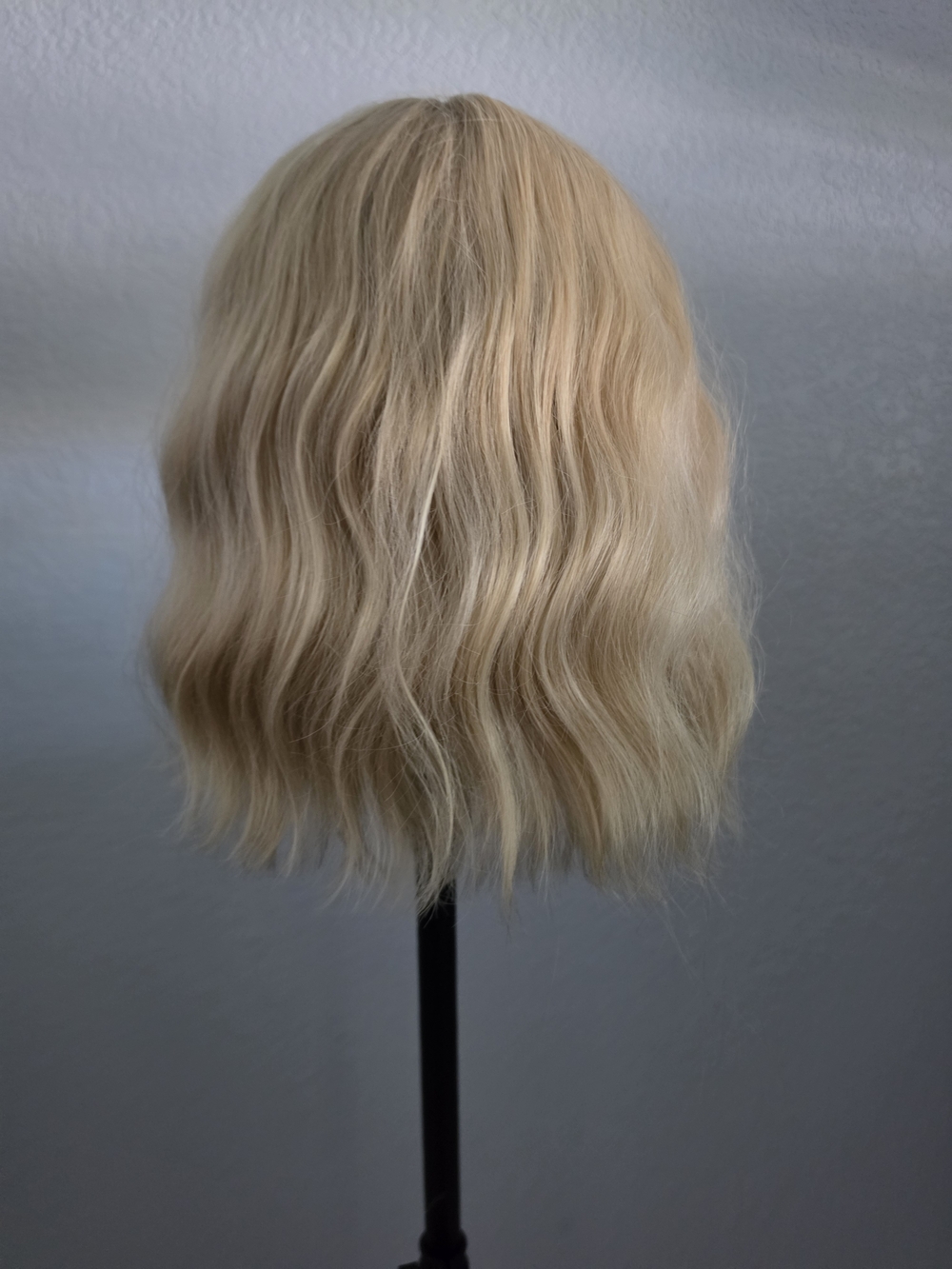 Blonde Wave Short Bob Wigs With Air Bangs Shoulder Length Wig For Women and Girl - Picture 10 of 14